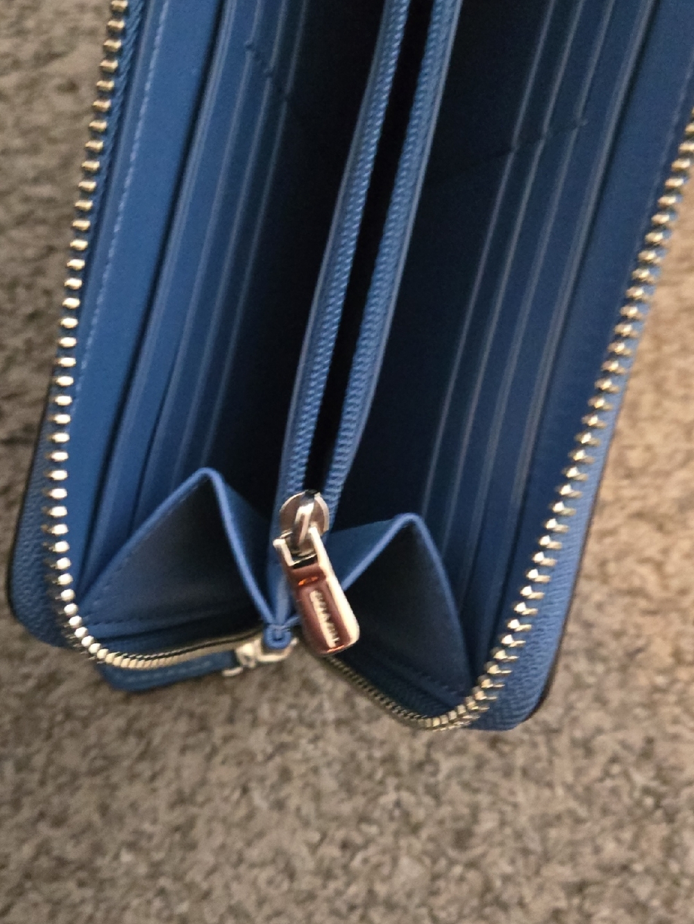 Authentic Coach Two-Tone Blue Check Zip Wallet - Picture 3 of 3